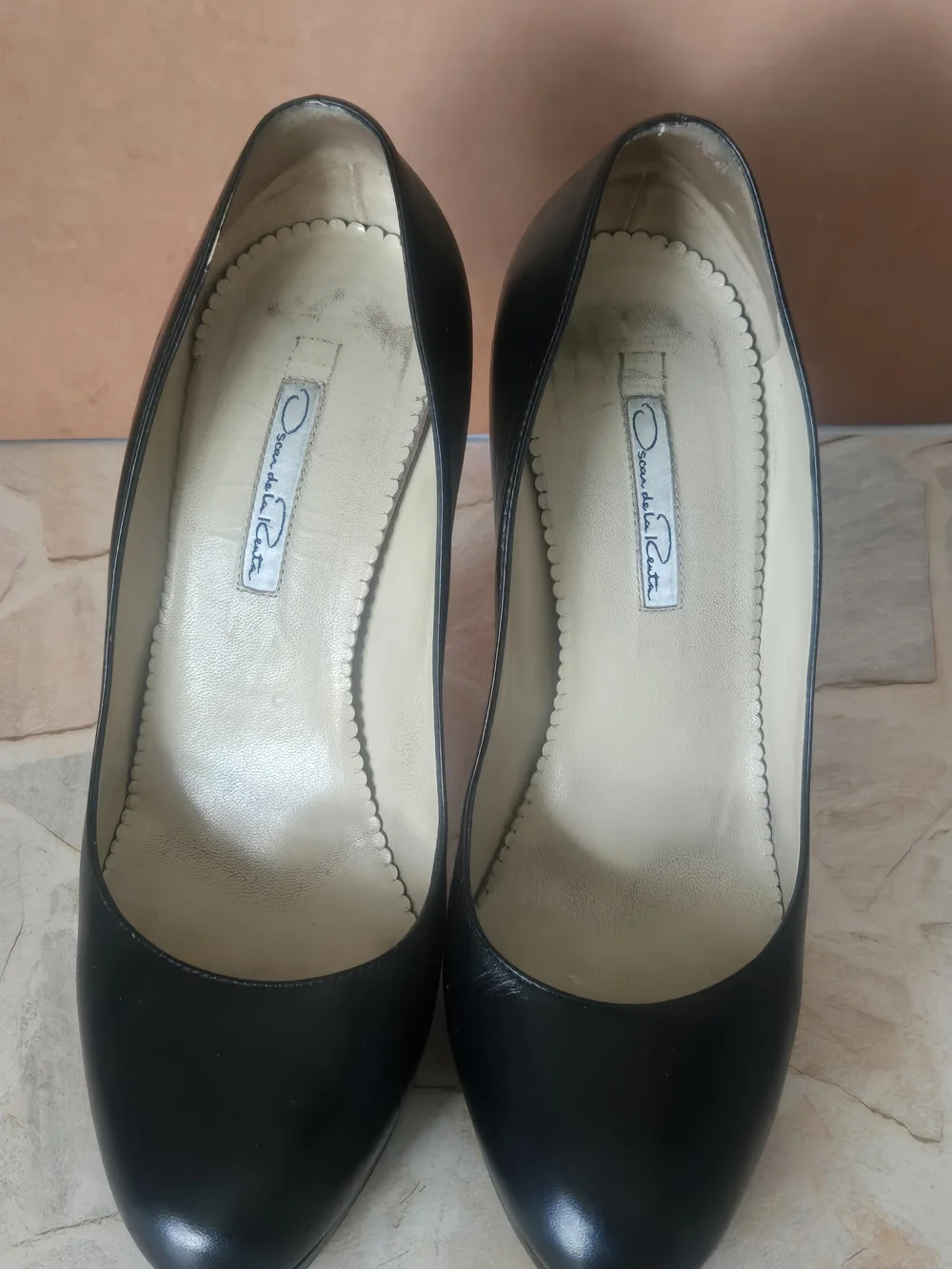 Oscar de la Renta Black Leather Rounded Toe Pumps